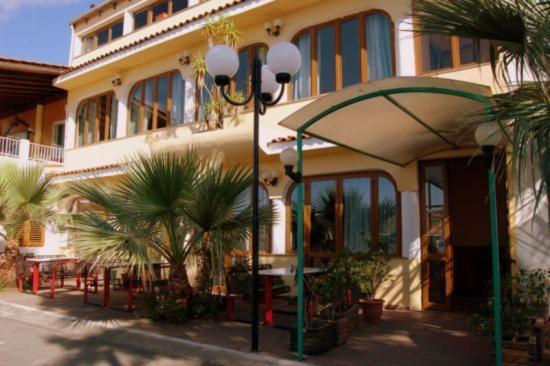 Hotel All'Antico Pozzo Barcellona-Pozzo di Gotto Exterior photo